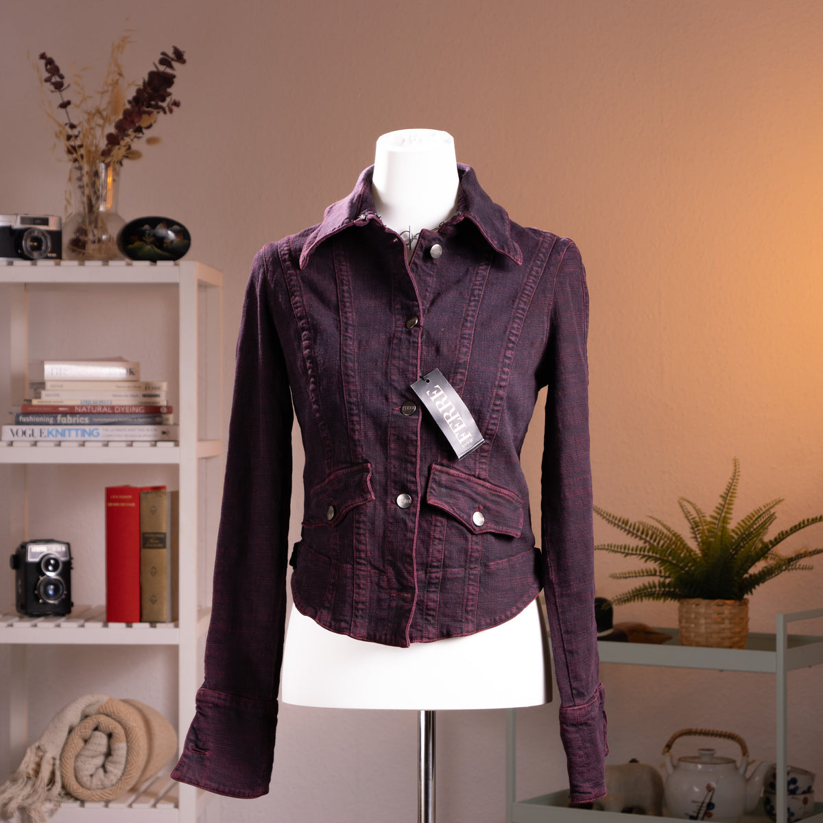 Archival Gianfranco Ferré Jeans NWT Deadstock Burgundy Denim Jacket – deep burgundy-washed denim with tonal vertical stitch panel detailing, point collar, snap button front closure, dual hip flap pockets with snap buttons, corset-seamed back, fitted silhouette, Made in Italy by Ittierre, product shot on dress form