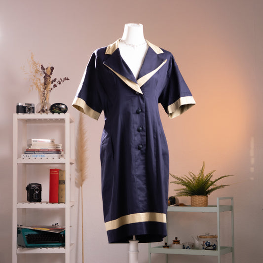 Archival Karl Lagerfeld Paris 1980s Colourblock Trench Gabardine Dress – navy blue structured gabardine with cream contrast wide lapels, cuff trim and hem band, double-breasted button front, short sleeves, fitted silhouette with tulip skirt, Made in France, product shot on dress form