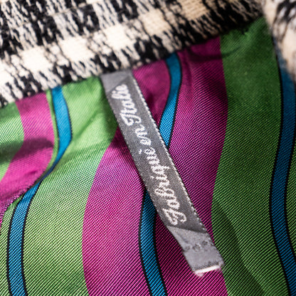 Close-up of the vintage grey Fabriqué en Italie woven ribbon stitched into the psychedelic silk lining of the Versace blazer.
