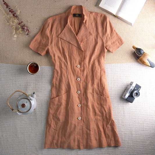 Archival Fendi 365 Late 1980s Safari Couture Blazer Dress – terracotta slub linen, wide notch lapel, short sleeves, single-breasted with large horn buttons, two patch hip pockets, fitted A-line midi silhouette, flat lay editorial shot on textured surface
