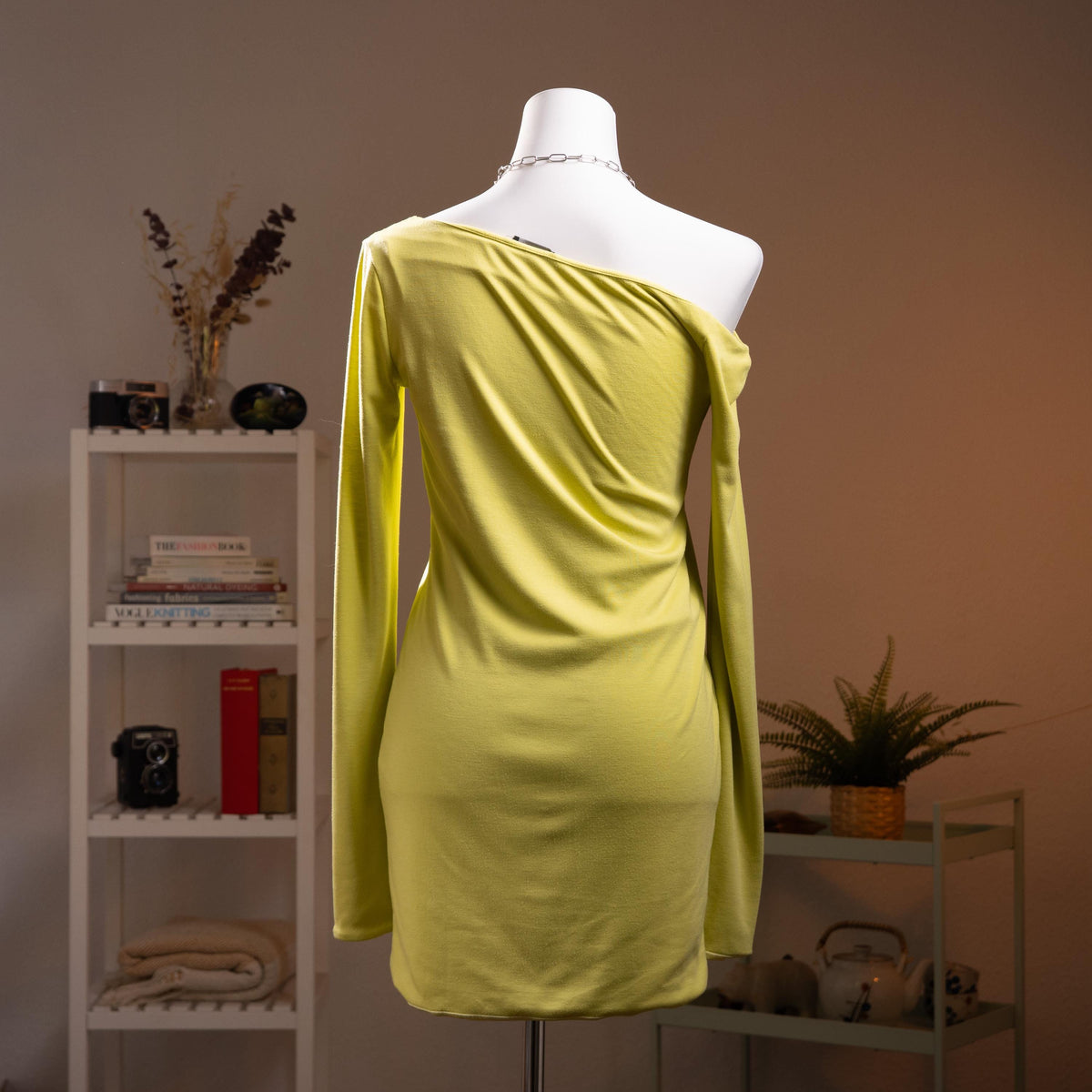 back view Archival Halston Mainline 2000s Acid Lime Asymmetric Off-Shoulder Mini Dress – saturated acid lime yellow-green stretch satin, single asymmetric diagonal off-shoulder neckline, one long sleeve, body-con mini silhouette, silk lining, Bradley Bayou era, Made in Italy IT 38 XS S, product shot on dress form