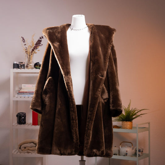 Archival Sportmax Max Mara Late 1990s Deep Brown Faux Fur Hooded Cocoon Coat – rich chocolate brown plush faux fur, oversized sculptural hood, open-front with no closure, two large patch pockets, cocoon silhouette with dropped shoulders, midi length, Made in Italy, product shot on dress form