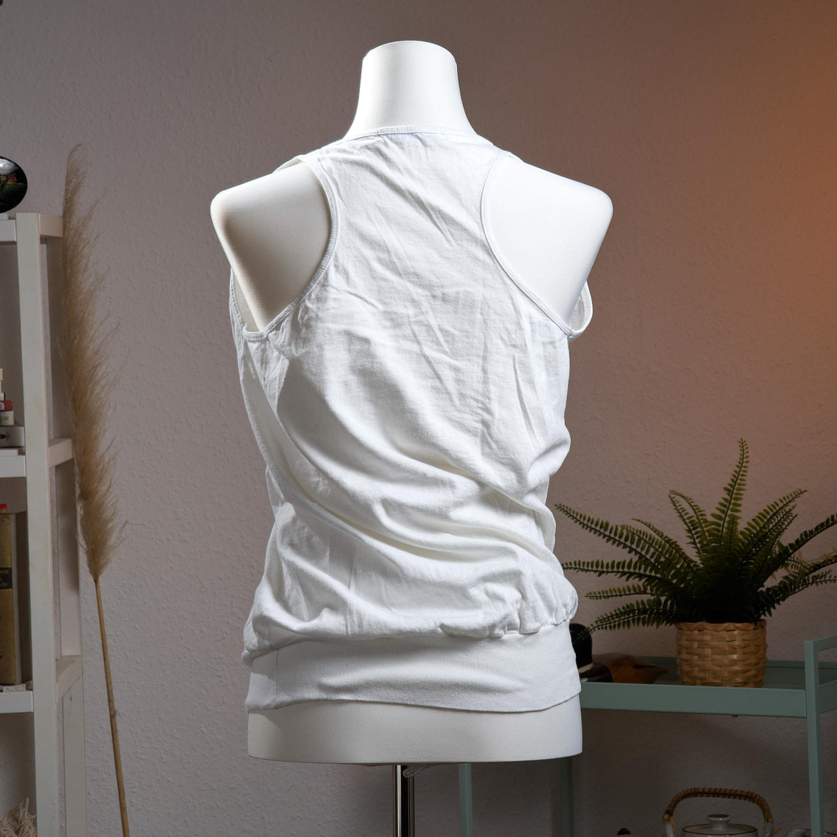 back view Archival Emilio Pucci 80s "Romeo e Giulietta" Graphic Tank Top – white cotton sleeveless top with chest graphic of intertwined swans and purple floral motif with "Romeo e Giulietta" script, ribbed hem band, asymmetric draped neckline, Made in Italy, product shot on dress form