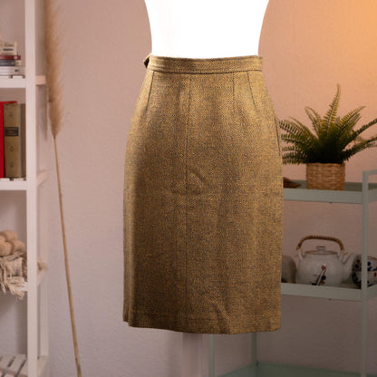 back view Archival Yves Saint Laurent Rive Gauche 70s Geometric Diamond Jacquard Wool Skirt – olive gold wool with all-over woven diamond lattice jacquard pattern, high waist with structured waistband, front pleat, straight pencil silhouette, knee length, museum quality YSL vintage, product shot on dress form