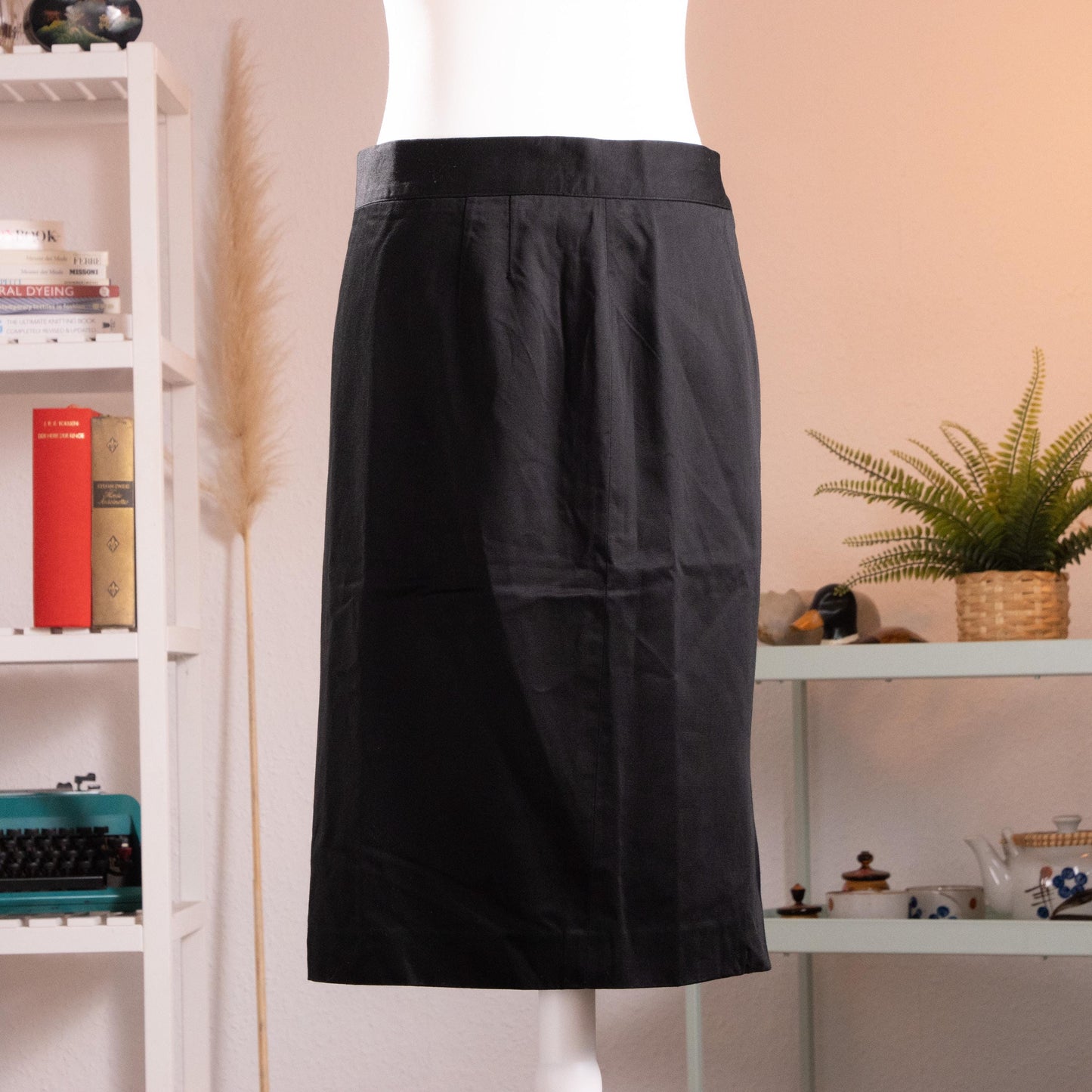 Archival Christian Dior Coordonnés NOS 90s Black Cotton Twill Pencil Skirt – jet black crisp cotton twill, wide satin waistband, clean straight pencil silhouette, back zip closure with small kick vent, midi length, deadstock unworn condition, product shot on dress form